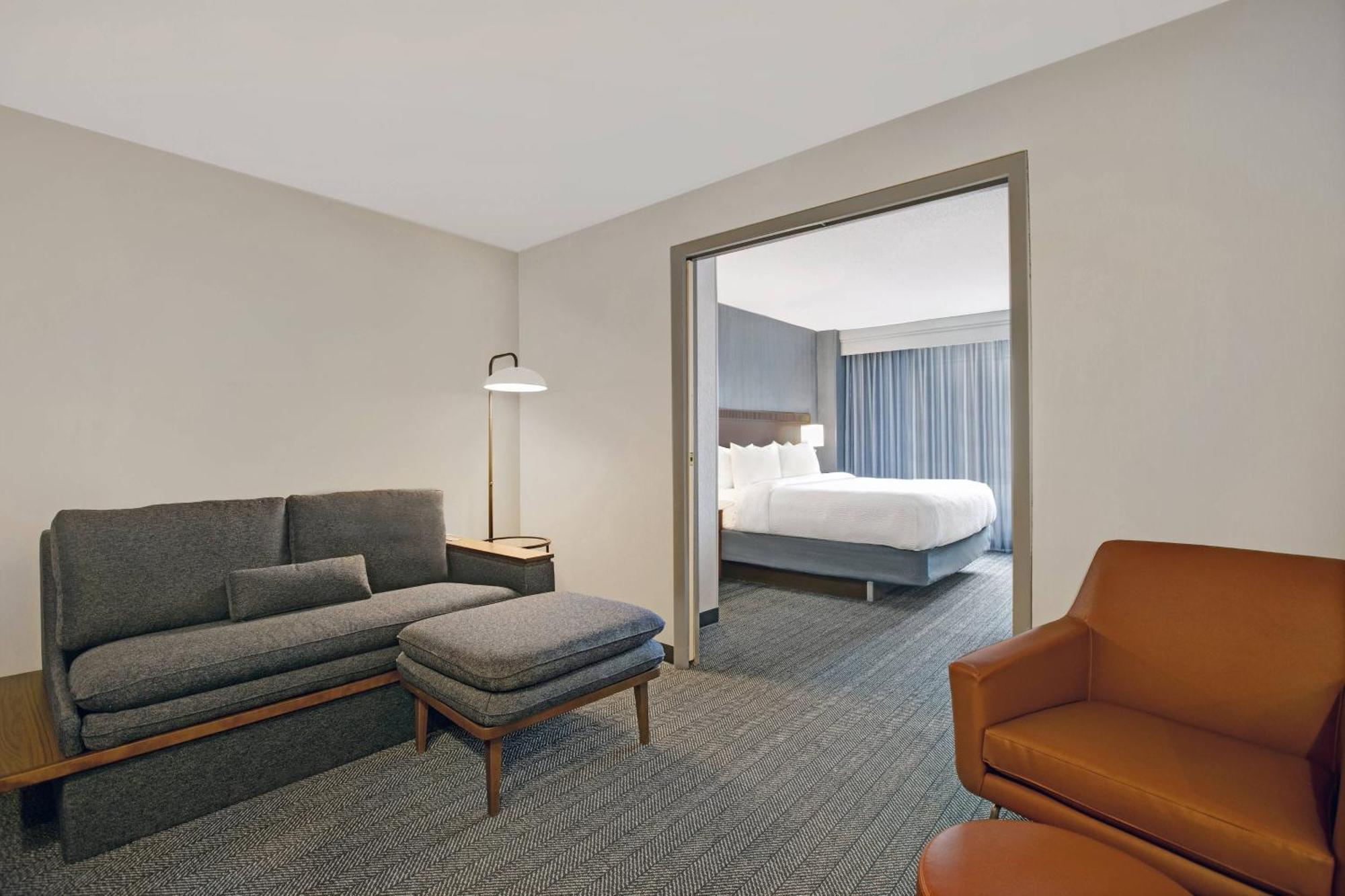 Courtyard Chicago Elmhurst/Oakbrook Area Екстериор снимка