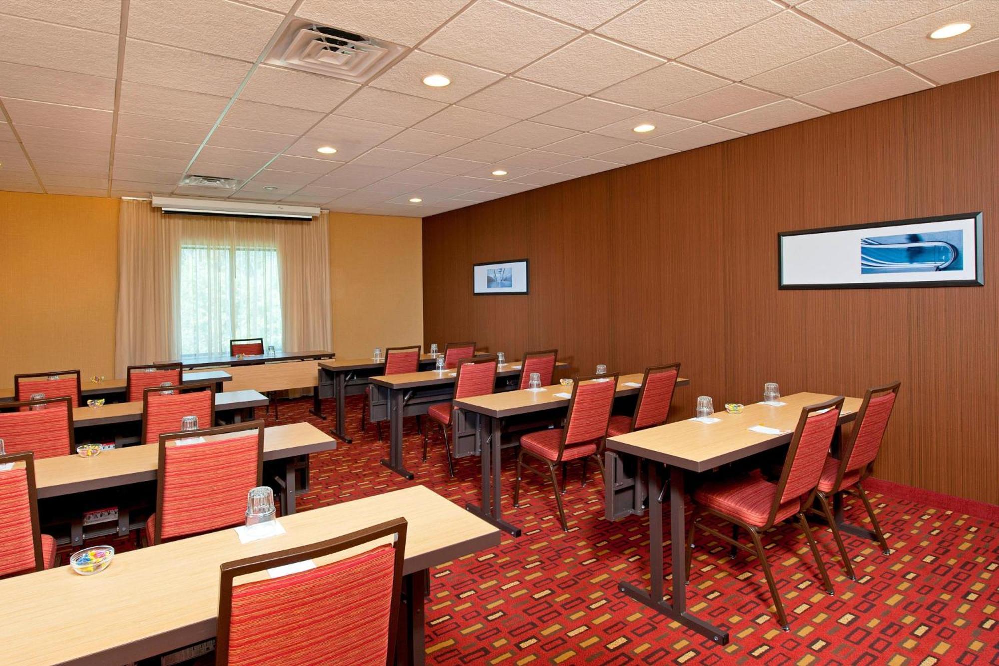 Courtyard Chicago Elmhurst/Oakbrook Area Екстериор снимка