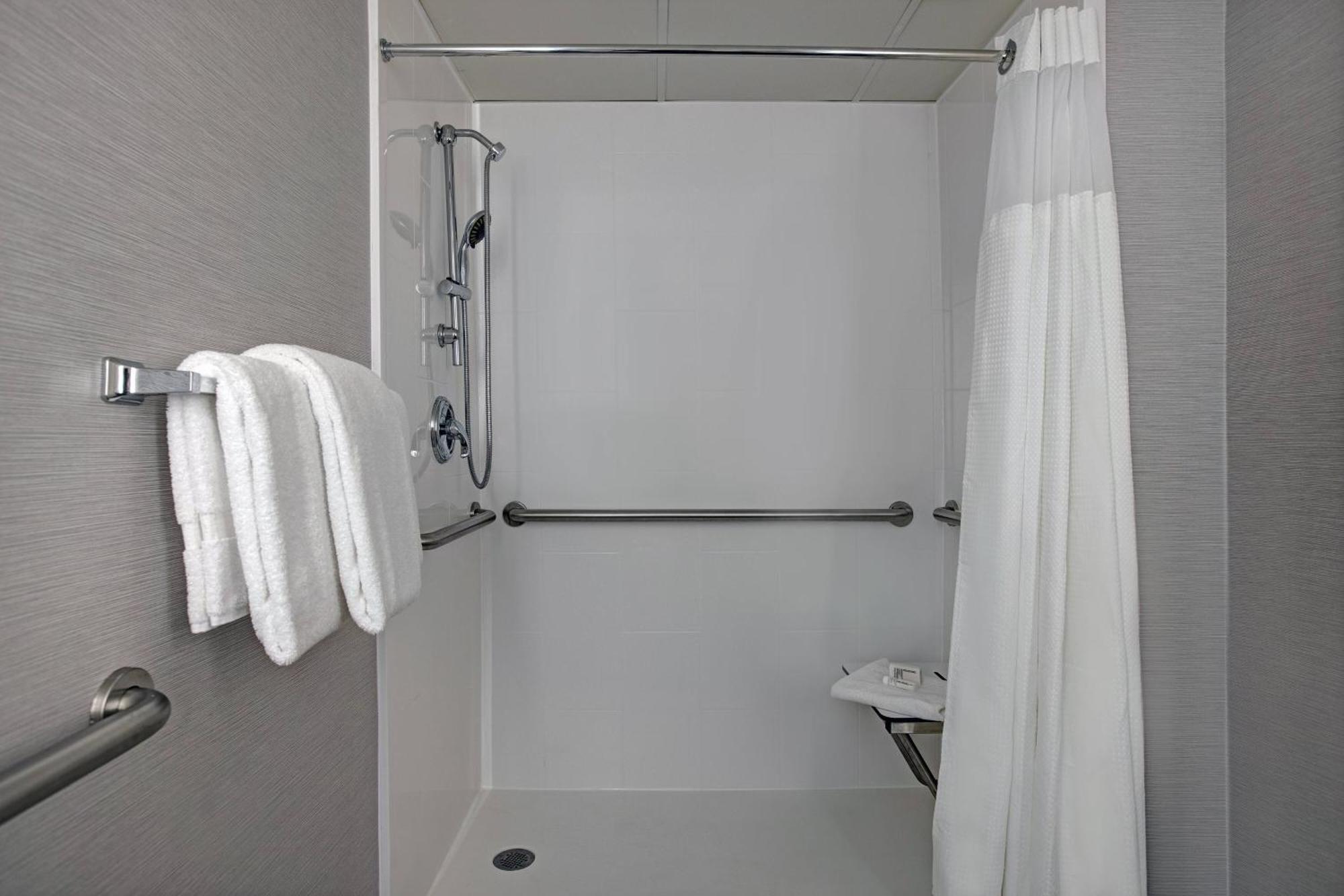 Courtyard Chicago Elmhurst/Oakbrook Area Екстериор снимка