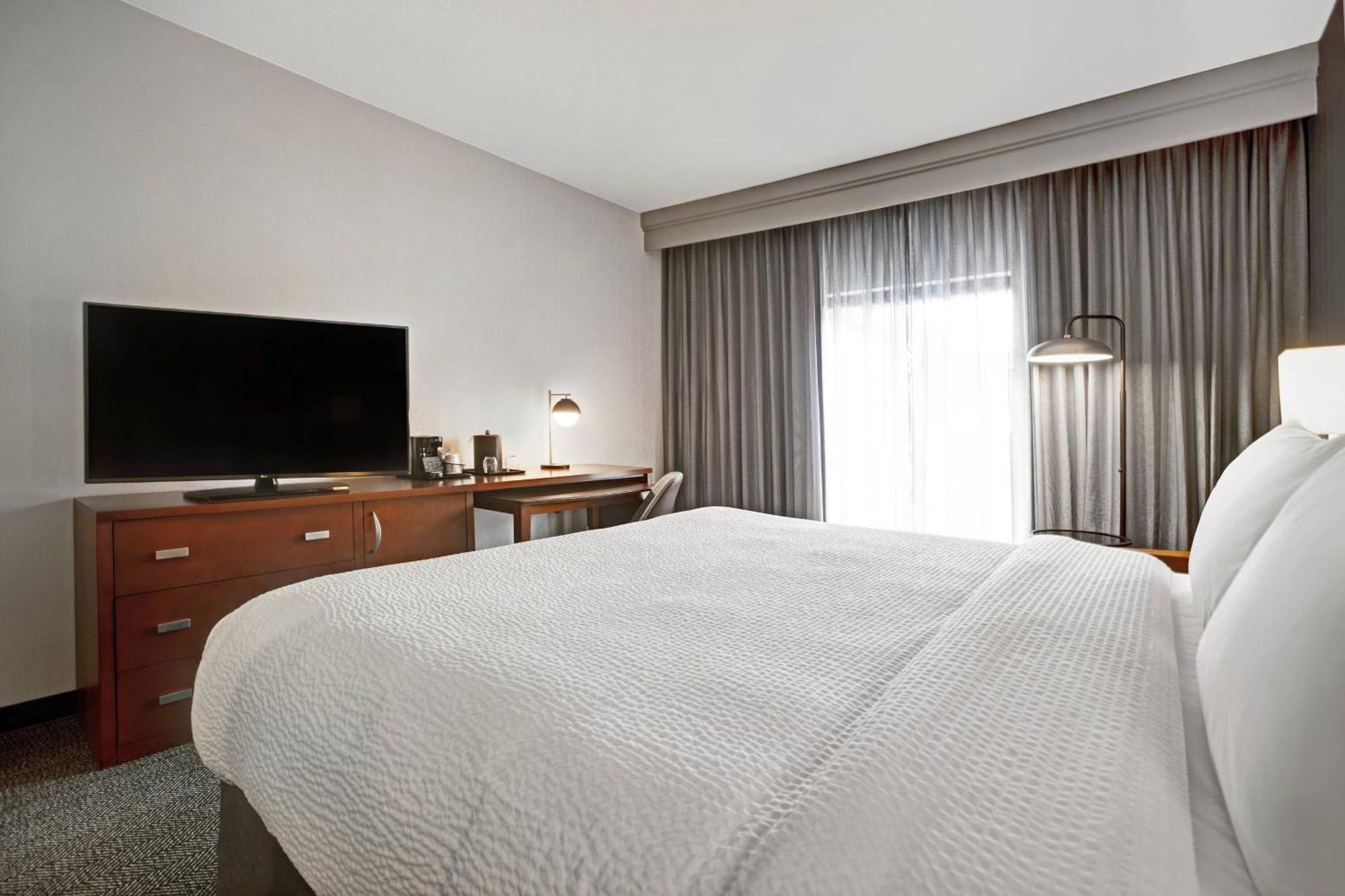 Courtyard Chicago Elmhurst/Oakbrook Area Екстериор снимка
