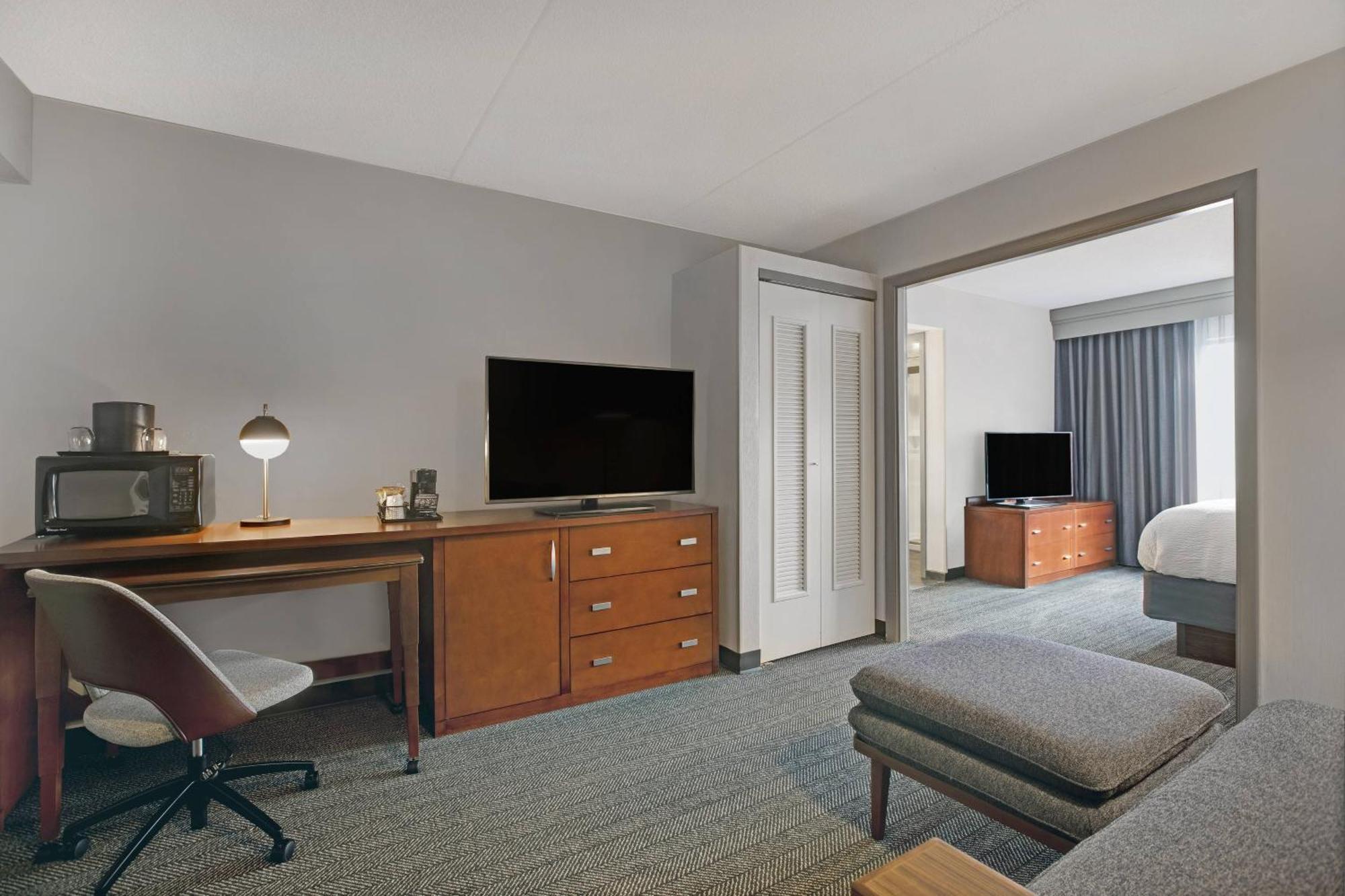 Courtyard Chicago Elmhurst/Oakbrook Area Екстериор снимка