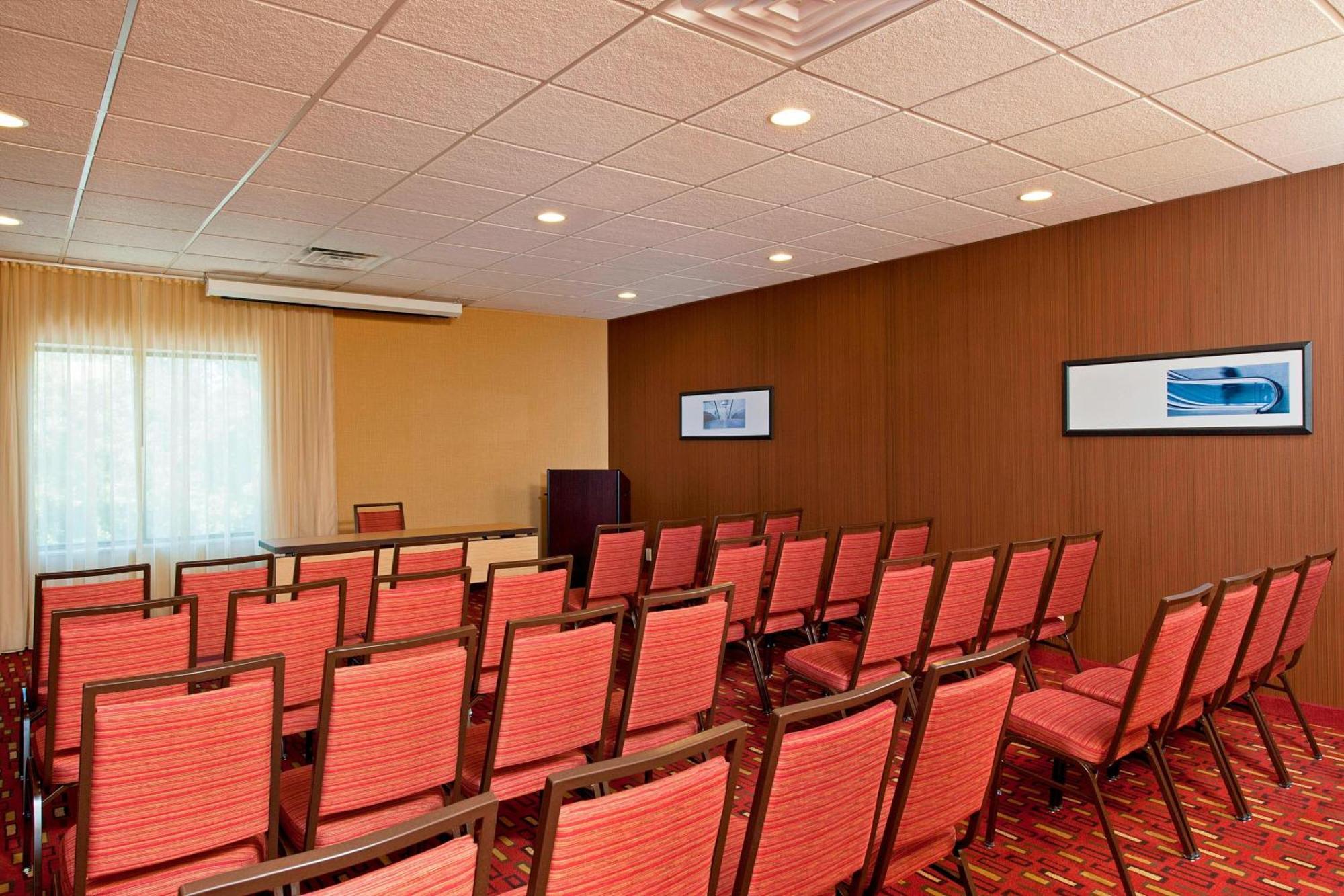Courtyard Chicago Elmhurst/Oakbrook Area Екстериор снимка