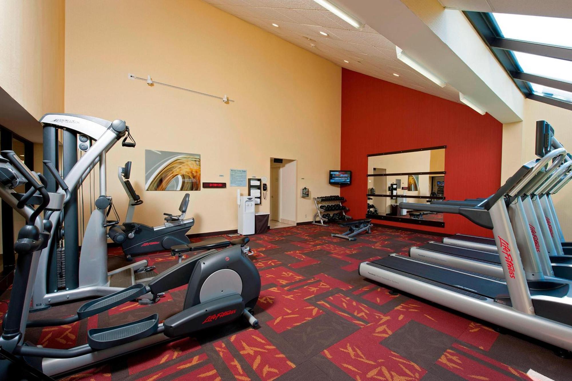 Courtyard Chicago Elmhurst/Oakbrook Area Екстериор снимка