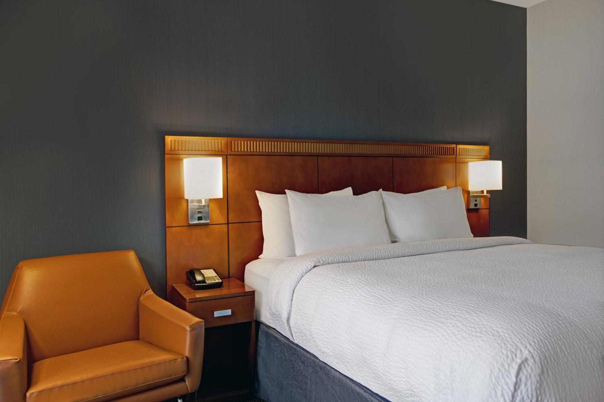 Courtyard Chicago Elmhurst/Oakbrook Area Екстериор снимка