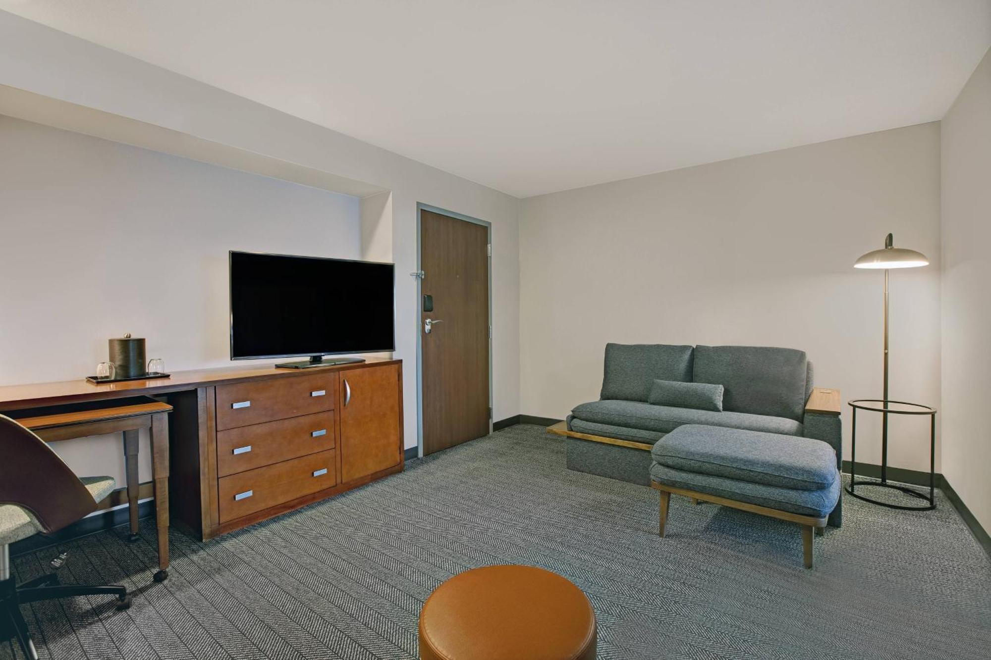 Courtyard Chicago Elmhurst/Oakbrook Area Екстериор снимка