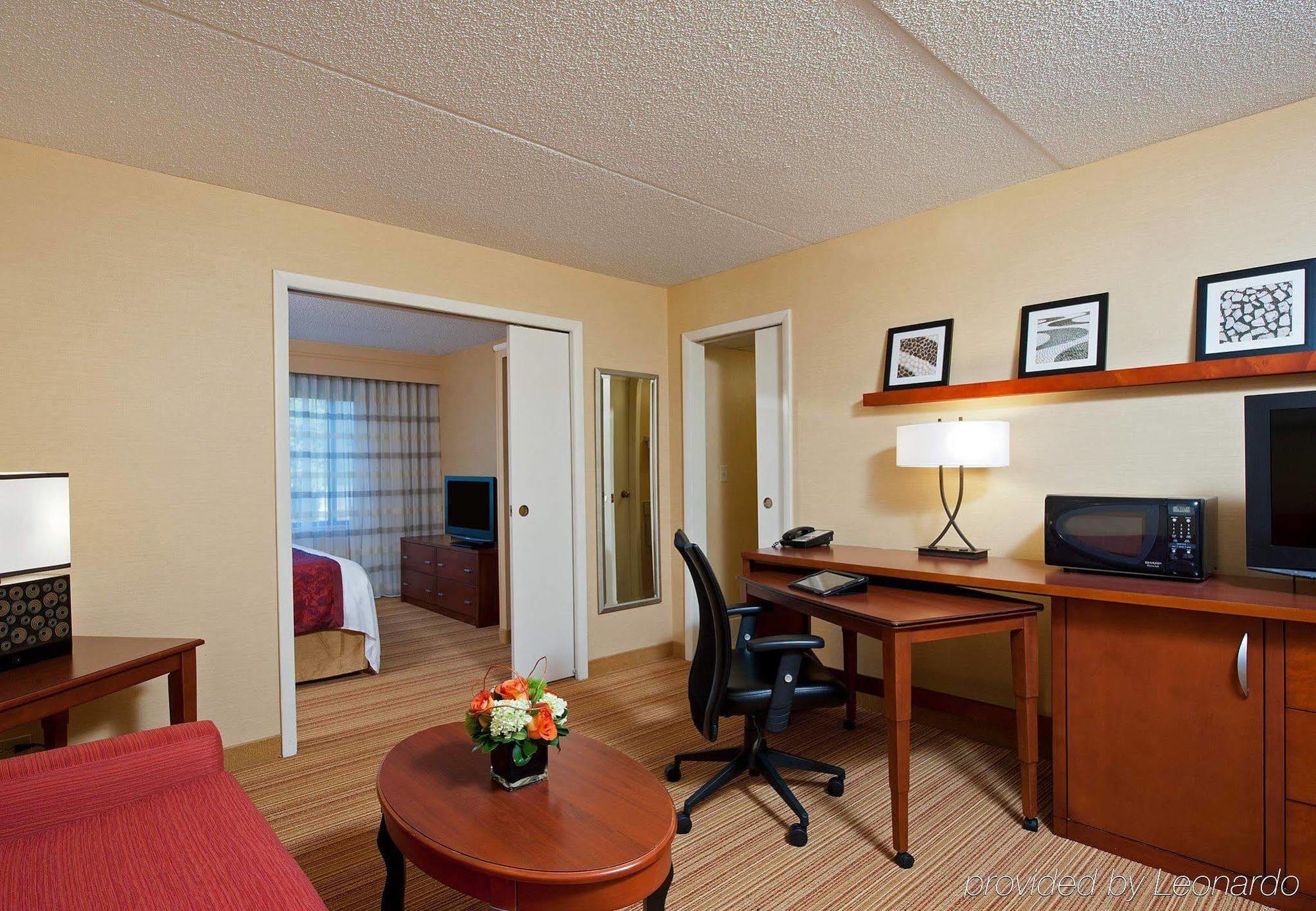Courtyard Chicago Elmhurst/Oakbrook Area Стая снимка